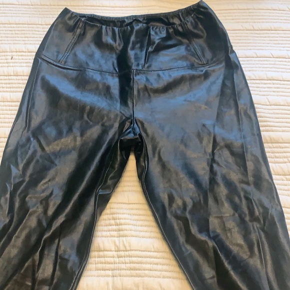 Aritzia Wilfred Free faux leather leggings - Picture 2 of 4